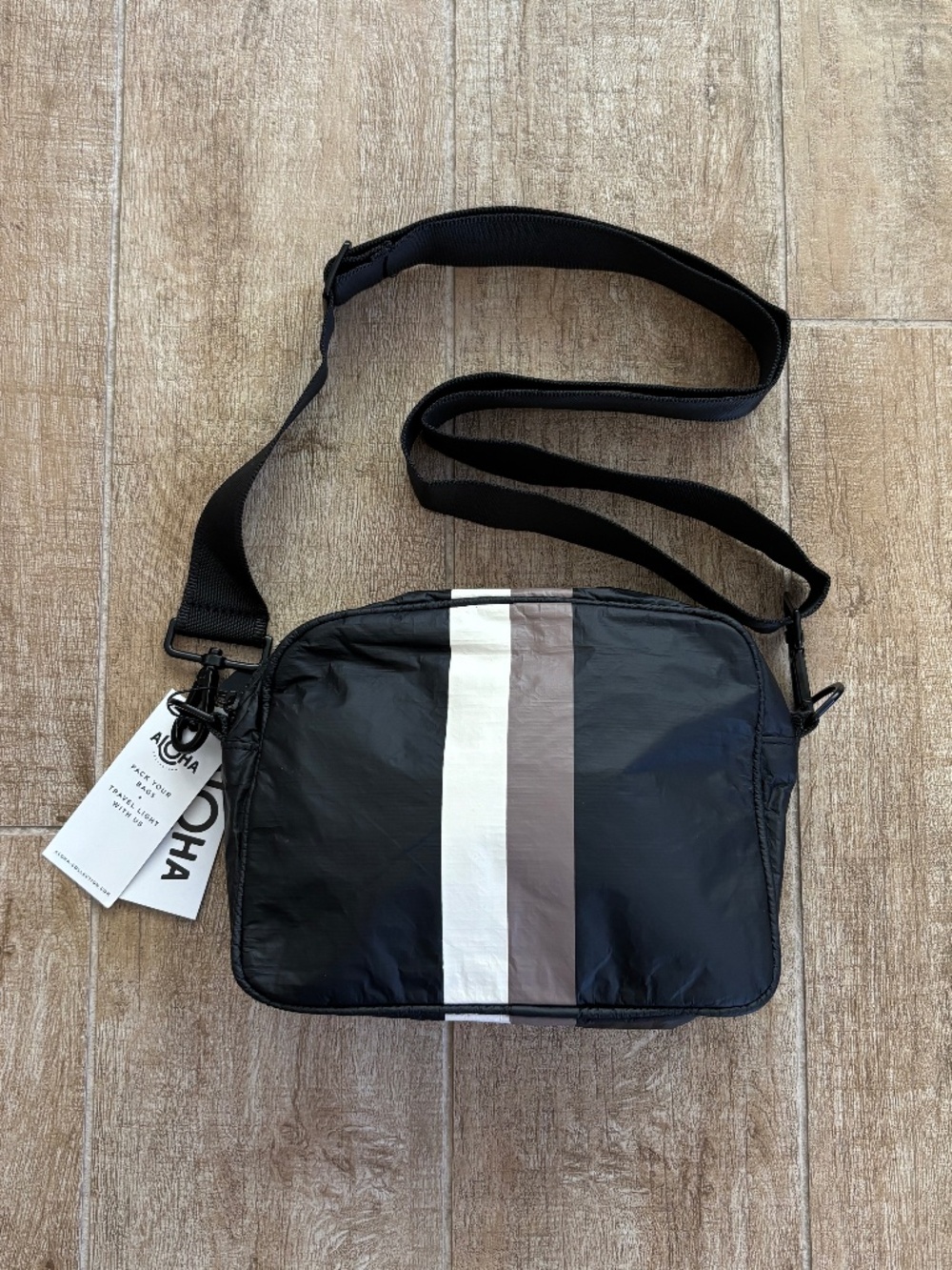 Aloha Collection Le Voyageur Le Tour Crossbody in Caffe/Black
